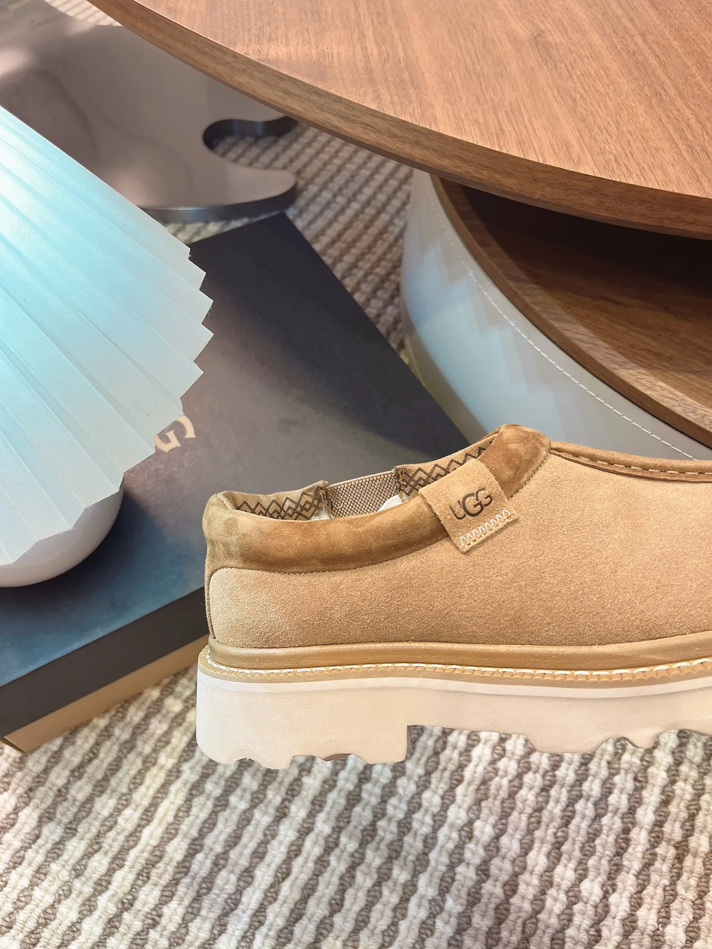 p518🐮🐮2025 new style𝑼𝑮𝑮•Men's style ◾️.Winter snow boots and fur shoes. The matching coefficient is also 100%.💥Very good-looking✨Full of fashion and you will look great when you put it on📈 Tasman casual boots. The heel is decorated with a hot embossed brand logo. Item No.: 1166913 Upper: High-quality cow suede Inner lining: sheepskin imported from Australia. The inner lining is made of Australian lamb wool. Outsole: EVA non-slip outsole. Size: 40 to 44